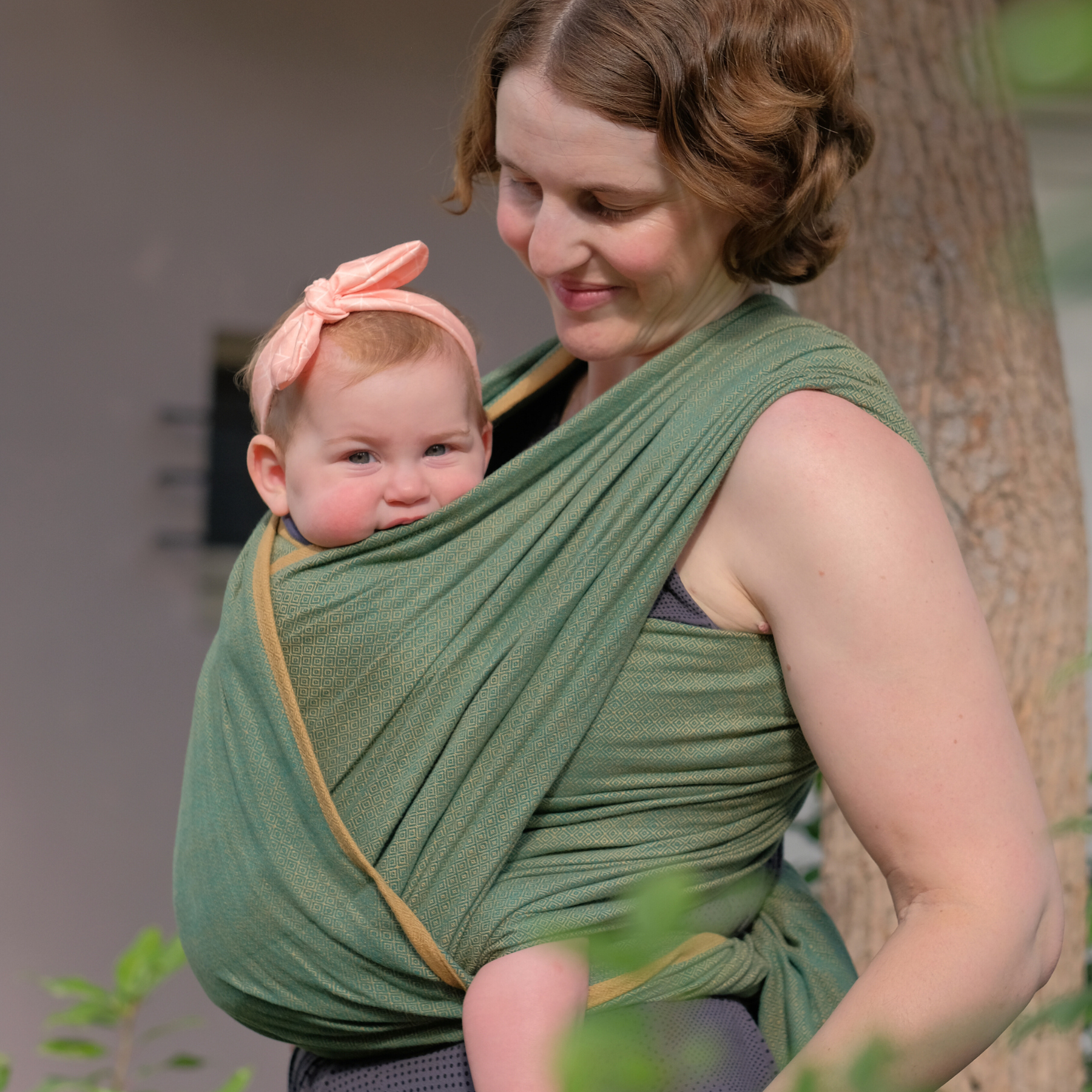 Babytragetuch Lizard Tragebild mit Baby