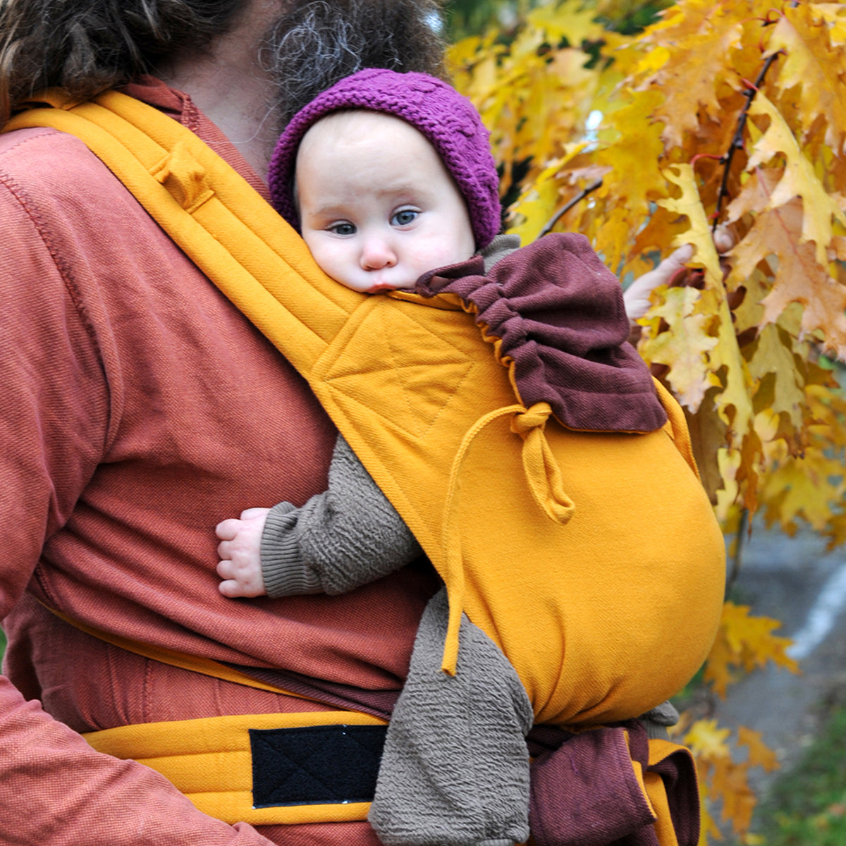 Mysol Colorado Tragebild mit Baby im Herbst